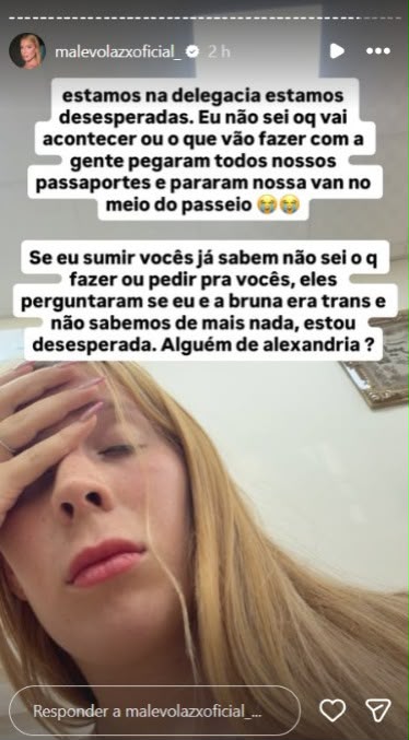 OMG! Malévola Apanha Passaporte e Vai Parar na Delegacia no Egito!