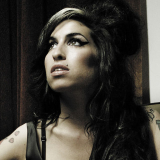 Preparem os palcos! Amy Winehouse ganhará musical teatral no West End