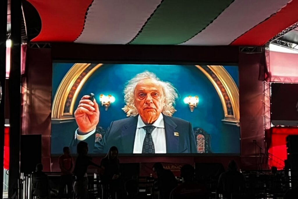 Itapoã em Festa: Pista de Atletismo Vira Cinema a Céu Aberto com Super-Heróis!