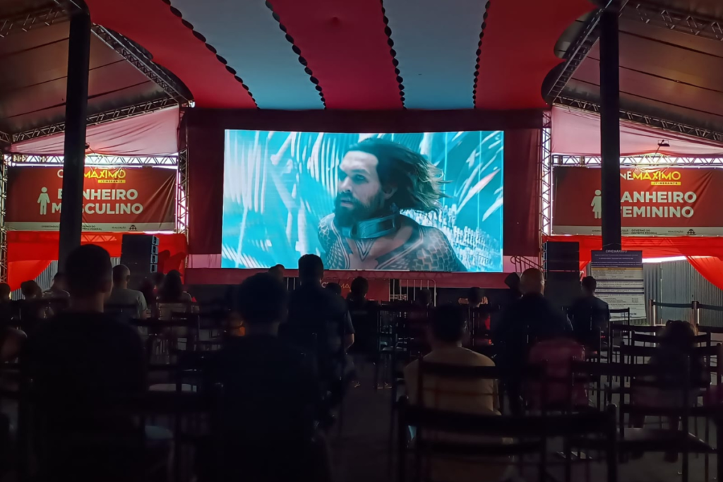Pipoca e Tela Grande: Cinemáximo Itinerante Leva Hollywood de Graça à Estrutural