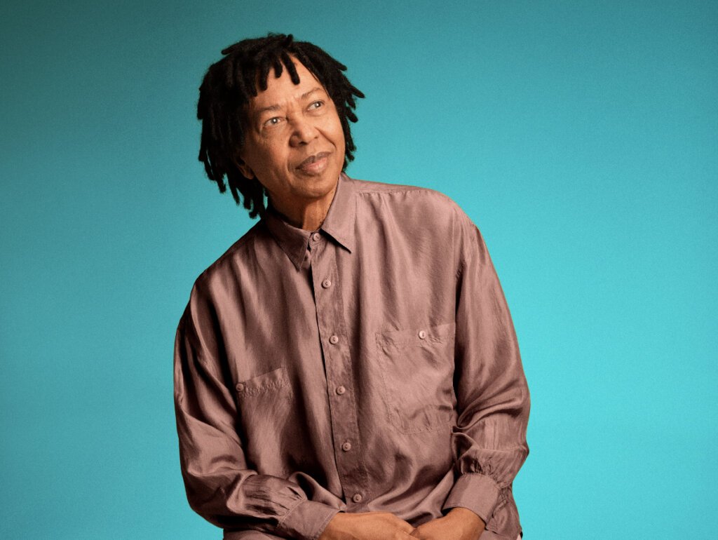 Djavan Estreia em Grande Estilo no Réveillon de Copacabana, Celebrando 50 Anos de Carreira