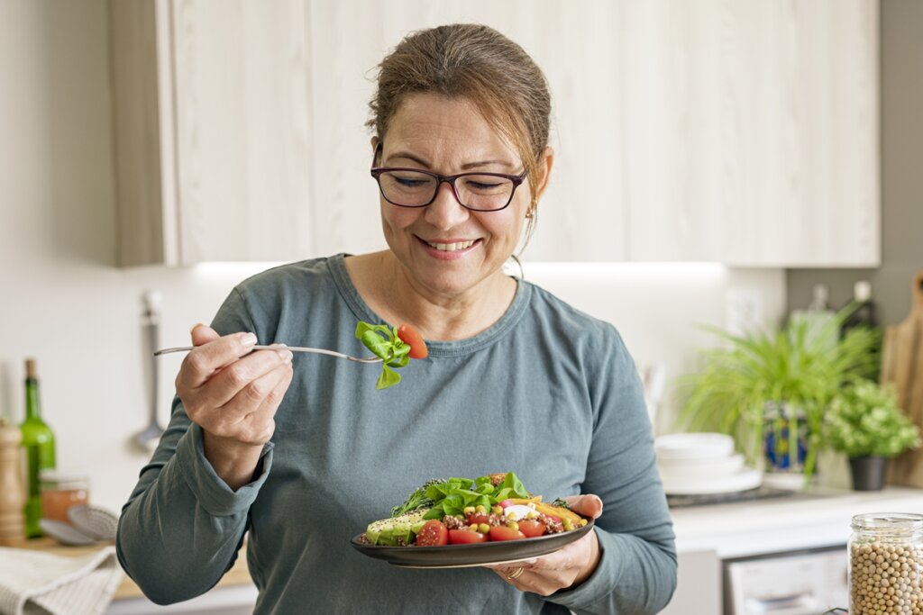 Quer Viver Mais e Melhor Depois dos 50? O Segredo Está no Seu Prato, Diz a Nutri!