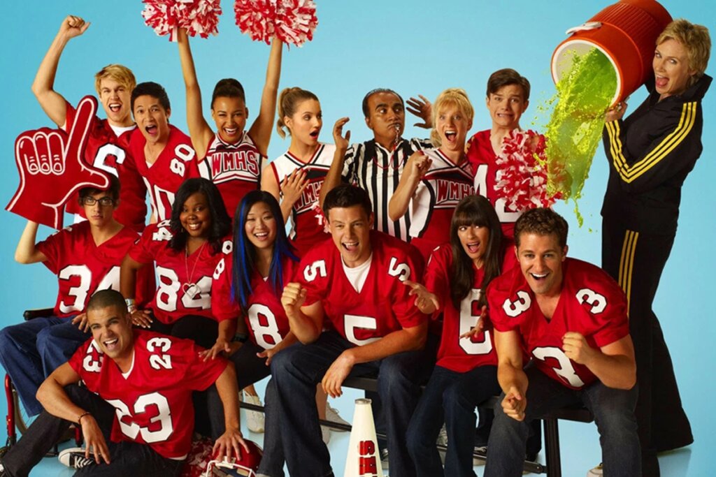GLEE VAI VOLTAR, E O POVO DA INTERNET JÁ ESTÁ EM CHOQUE!