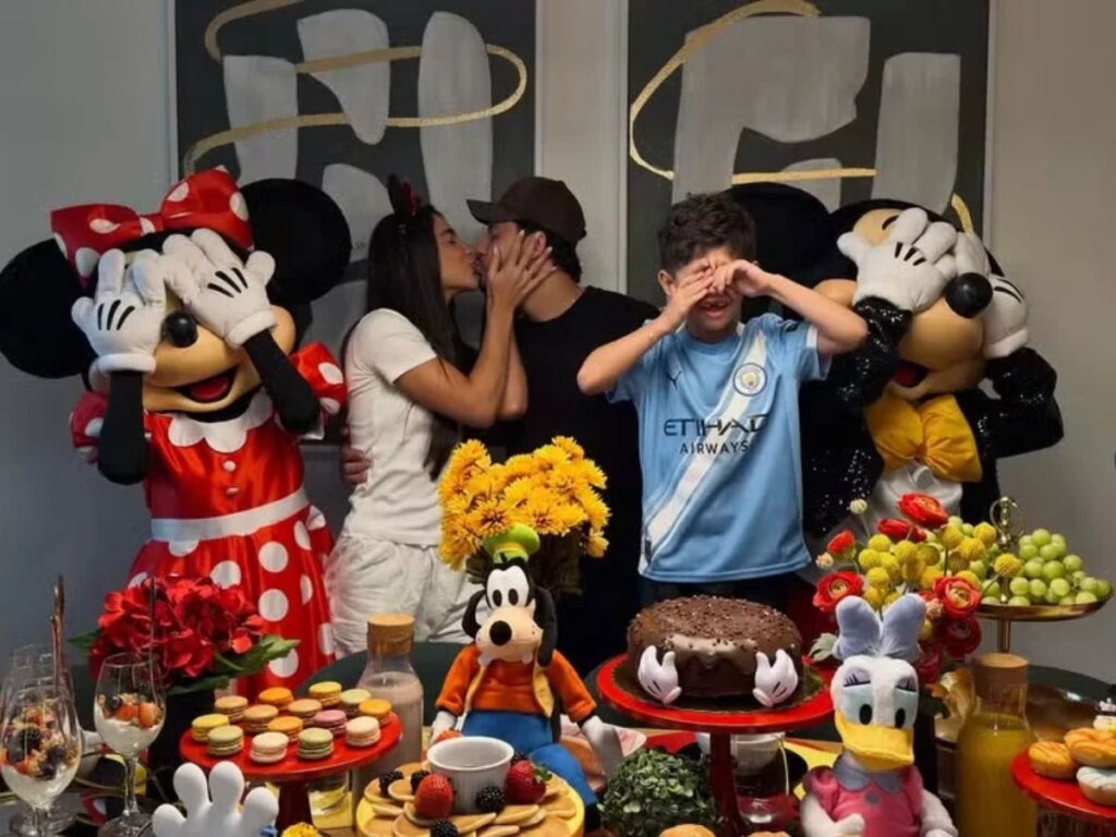 Mágica na Disney! Gabi Versiani faz surpresa emocionante para Léo, filho de Murilo Huff e Marília Mendonça