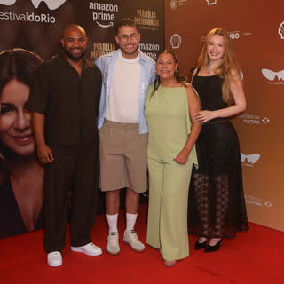 Wanessa Camargo e Família de Marília Mendonça se Reúnem em Pré-Estreia Emocionante!