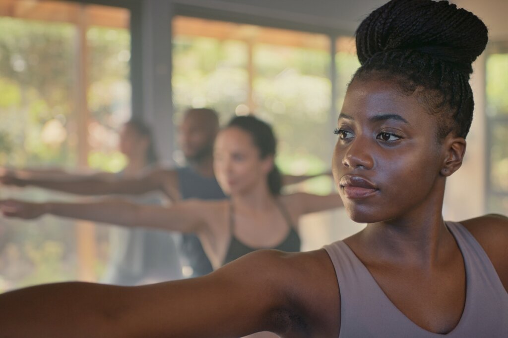 Adeus, drama capilar! 5 penteados práticos para proteger seu cabelo do suor no treino