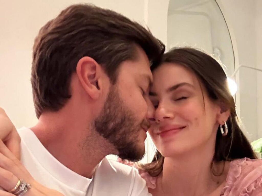 Camila Queiroz e Klebber Toledo Encontram ‘Plenitude’ na Relação Após a Filha Clara!