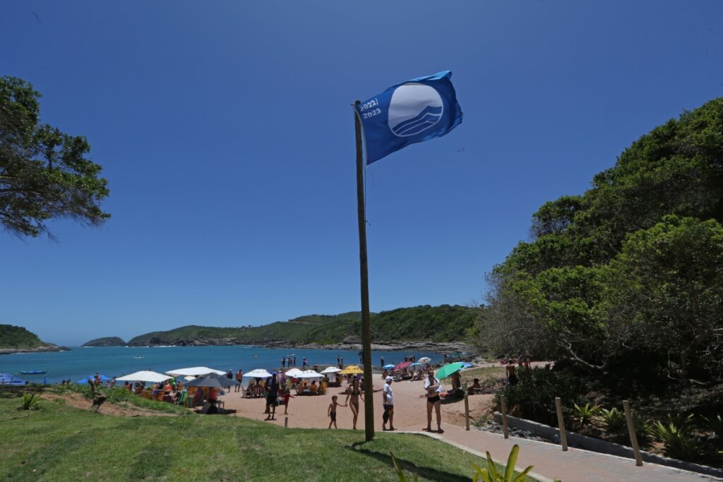 Vem Verão! Brasil Turbina o Número de Praias Bandeira Azul para 2026/2027!